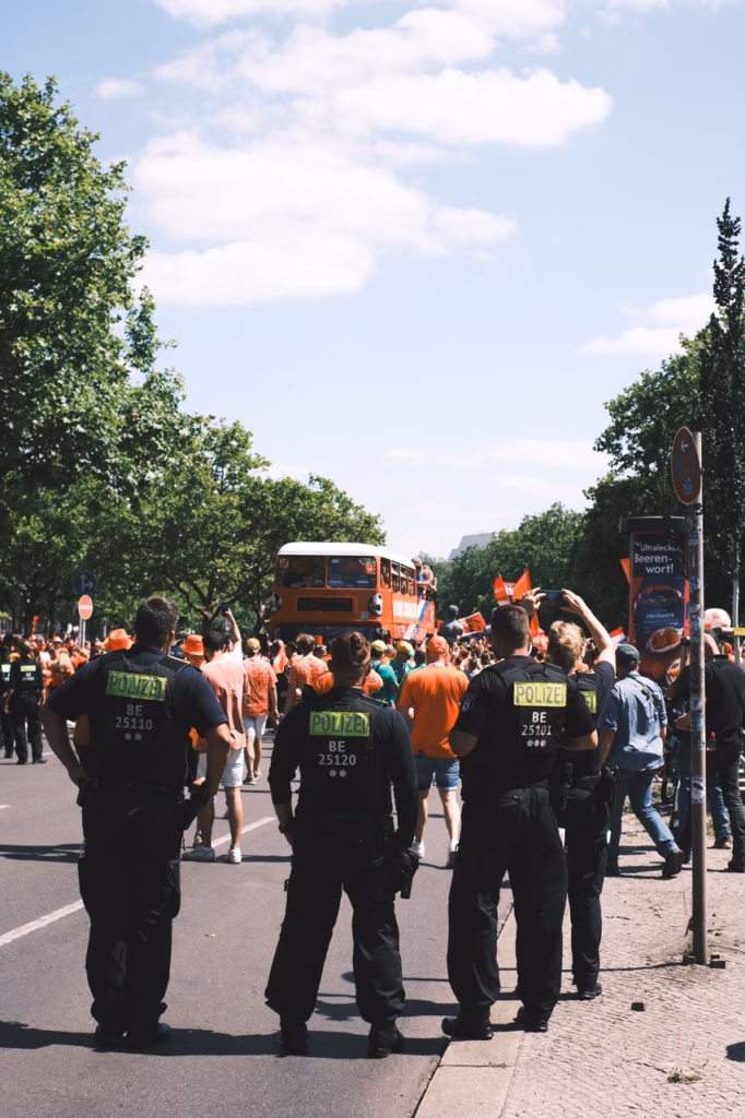 Mobile Straßensperren – Groß (pexels-carsten-busch-904667880-26775876)